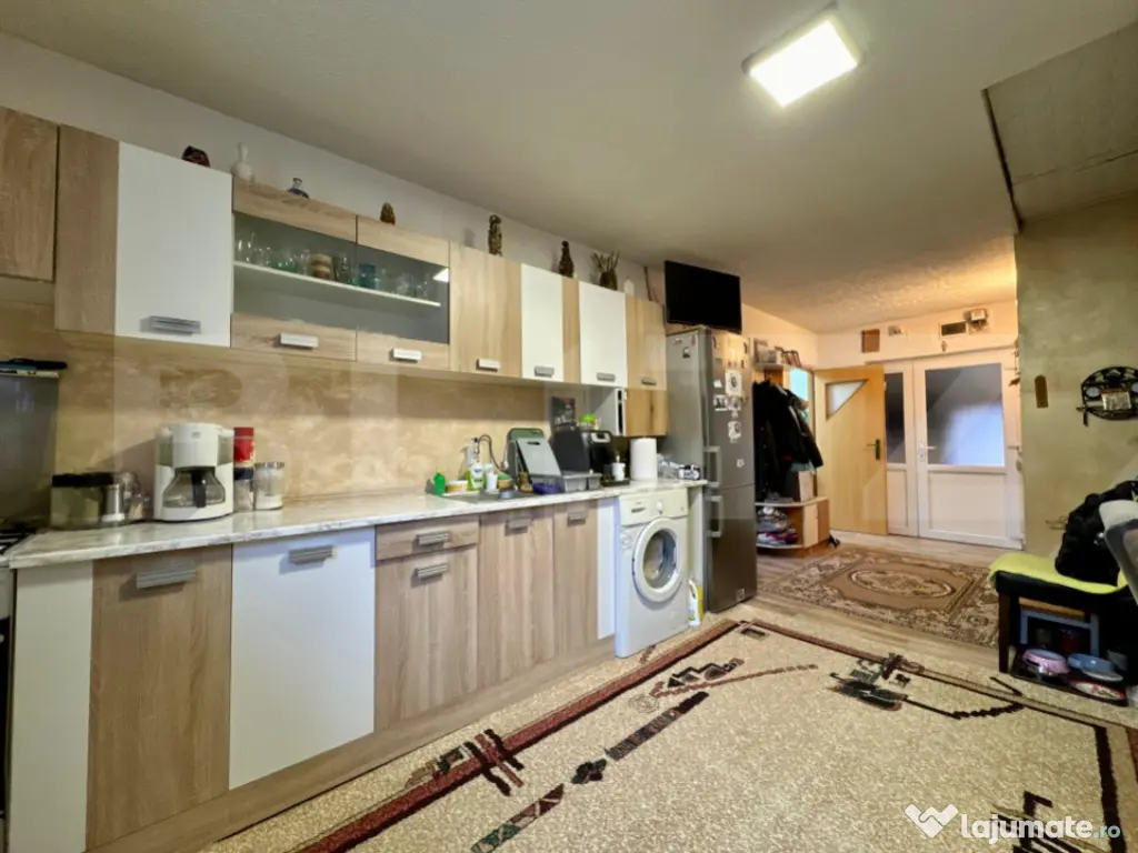 Apartament 2 camere, curte comună - zonă centrală