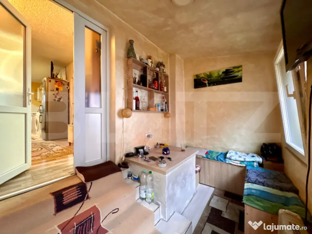 Apartament 2 camere, curte comună - zonă centrală