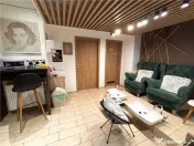 Spatiu 8 camere, 24 parcari si curte 900mp, in Brasov 