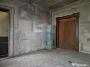 Vilă pe str Alexandru Ioan Cuza, 10 camere, S + P + E, t... 