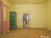 Vilă pe str Alexandru Ioan Cuza, 10 camere, S + P + E, t... 