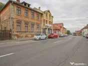 Vilă pe str Alexandru Ioan Cuza, 10 camere, S + P + E, t... 