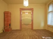 Vilă pe str Alexandru Ioan Cuza, 10 camere, S + P + E, t... 