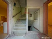 Vilă pe str Alexandru Ioan Cuza, 10 camere, S + P + E, t... 