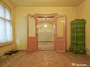 Vilă pe str Alexandru Ioan Cuza, 10 camere, S + P + E, t... 