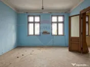 Vilă pe str Alexandru Ioan Cuza, 10 camere, S + P + E, t... 