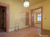 Vilă pe str Alexandru Ioan Cuza, 10 camere, S + P + E, t... 