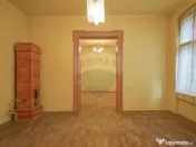 Vilă pe str Alexandru Ioan Cuza, 10 camere, S + P + E, t... 