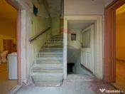 Vilă pe str Alexandru Ioan Cuza, 10 camere, S + P + E, t... 