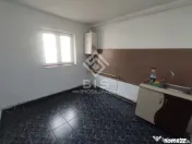 Apartament 3 camere de vanzare. 