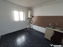 Apartament 3 camere de vanzare.