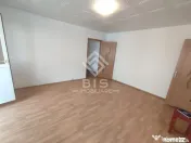 Apartament 3 camere de vanzare. 