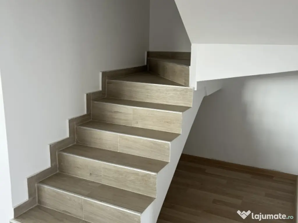 Vând duplex la cheie - suprafață utilă este de 110 m2 ,