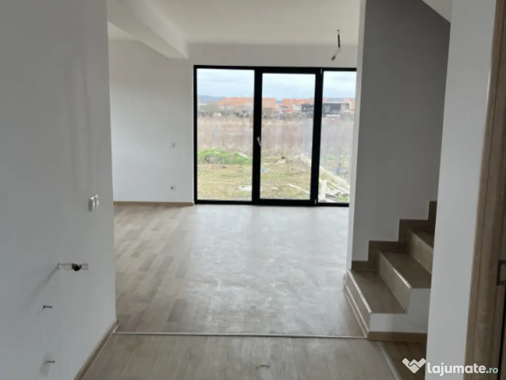 Vând duplex la cheie - suprafață utilă este de 110 m2 ,