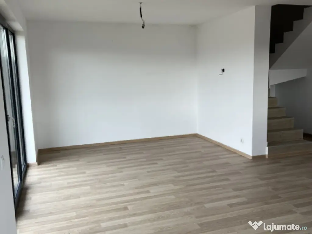 Vând duplex la cheie - suprafață utilă este de 110 m2 ,