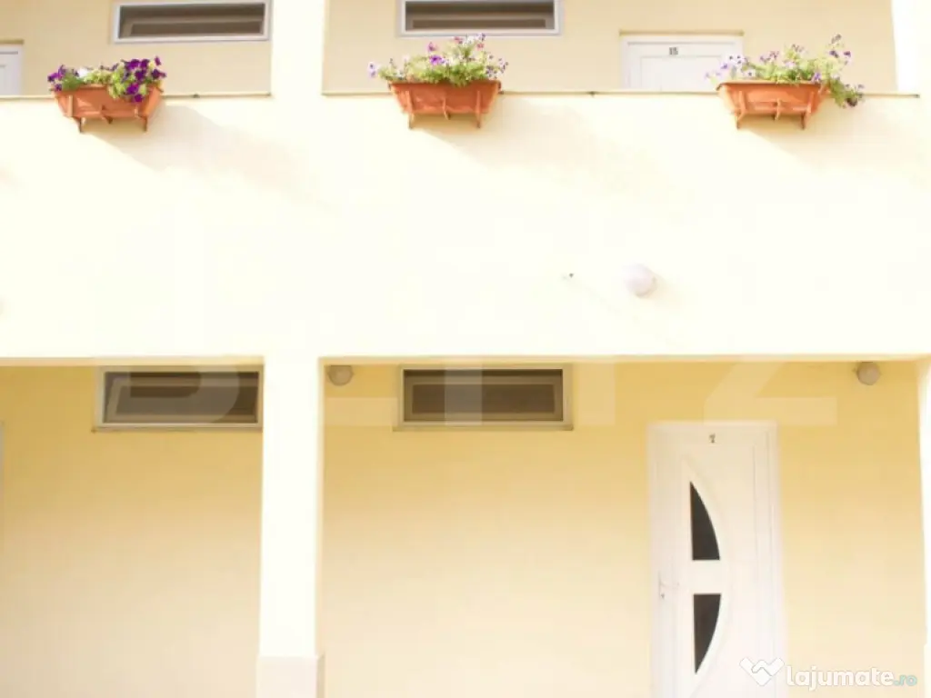 Pensiune de vanzare, 1000 mp, zona Tasnad