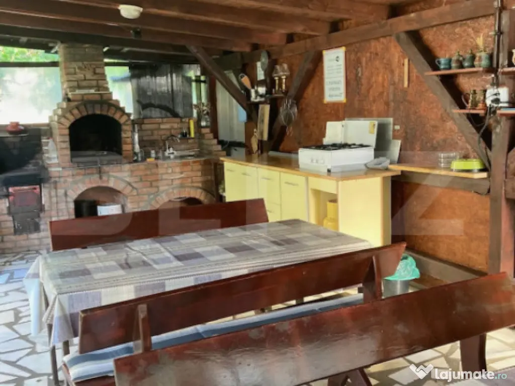 Pensiune de vanzare, 1000 mp, zona Tasnad