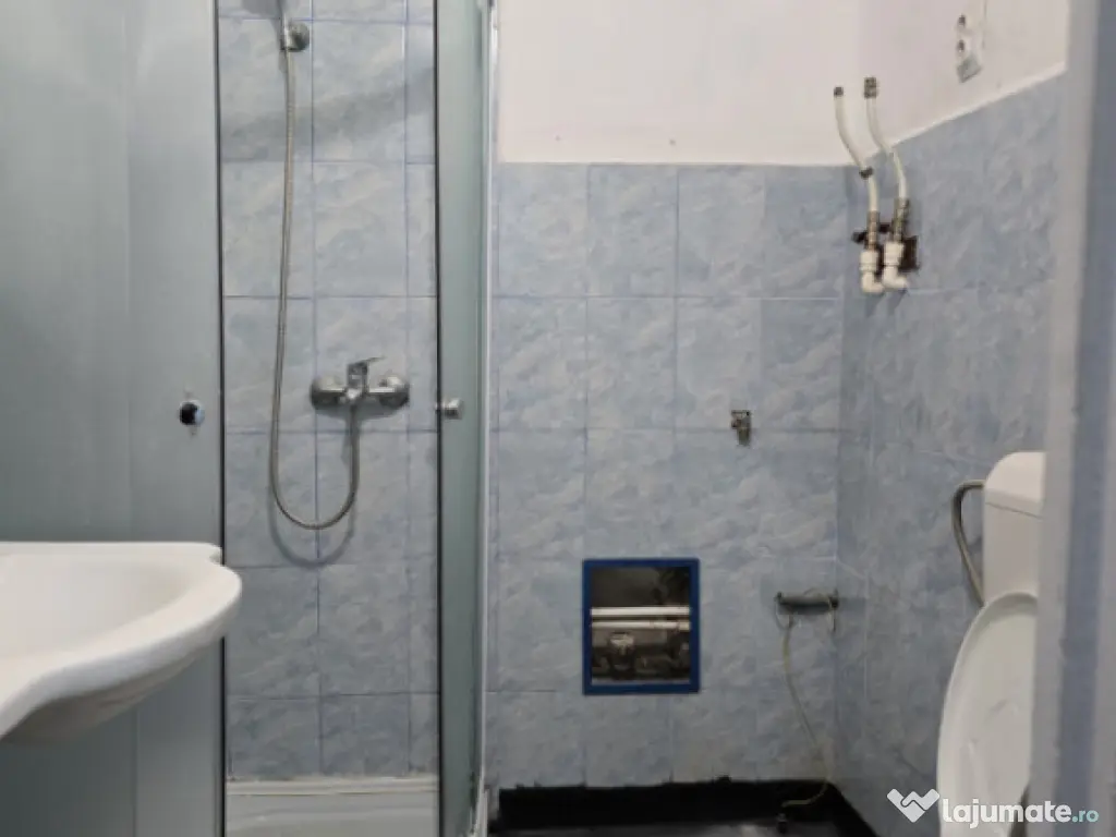 Garsoniera Savinesti spatioasa in zona curată