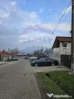Casă / Vilă cu 4 camere de vânzare în zona Periferie