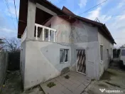 Casă / Vilă cu 4 camere de vânzare în zona Periferie