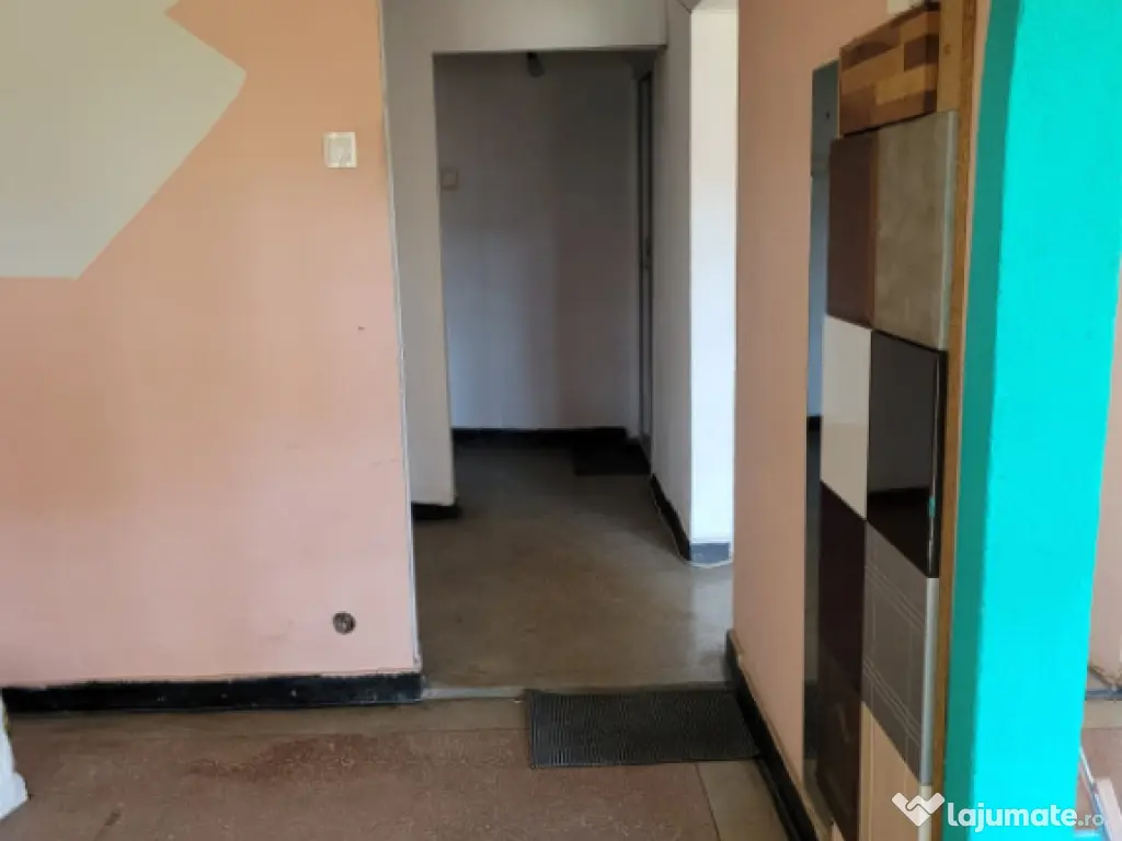 Spațiu comercial, 119 mp, vitrină stradală, zona Hotvon