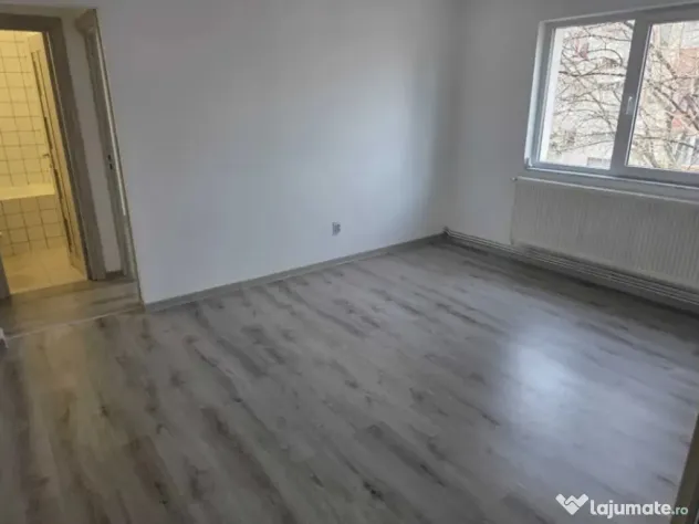 Apartament 2 camere, semidecomandat - zona Grivitei