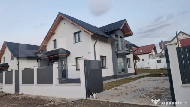 Casa 4 camere, 133 mp, zona Sacele