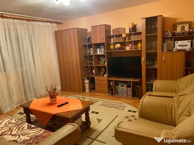 Apartament 4 camere de vanzare, zona Lama