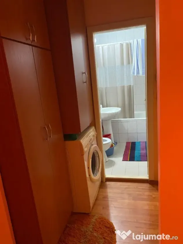 Apartament 4 camere de vanzare, zona Lama