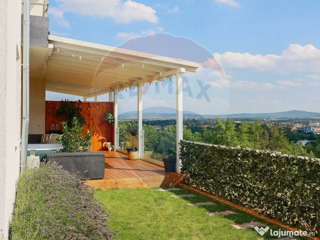 Apartament cu terasă și panoramă de vânzare, zona Hil...