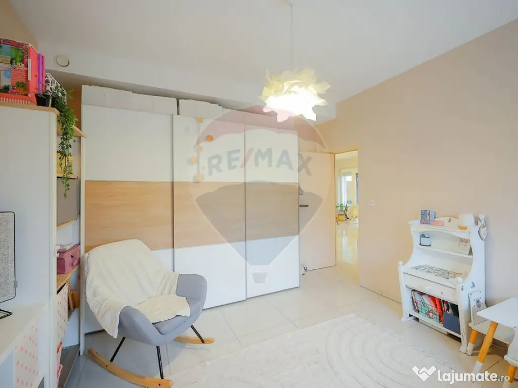 Apartament cu terasă și panoramă de vânzare, zona Hil...