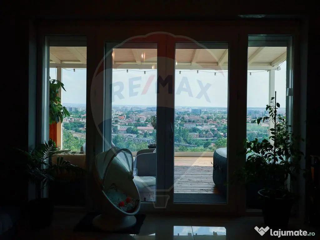 Apartament cu terasă și panoramă de vânzare, zona Hil...