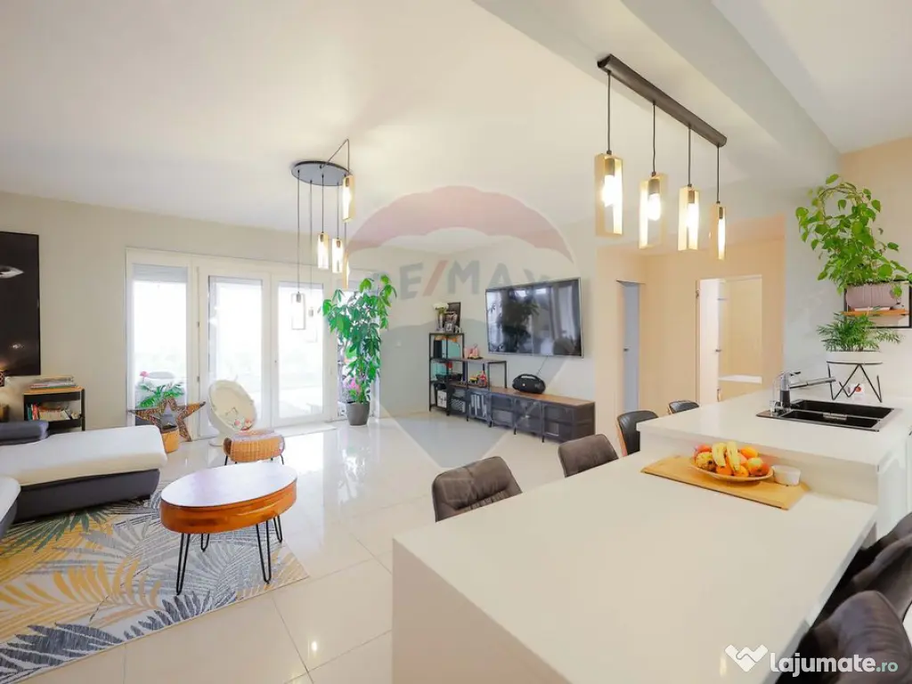 Apartament cu terasă și panoramă de vânzare, zona Hil...