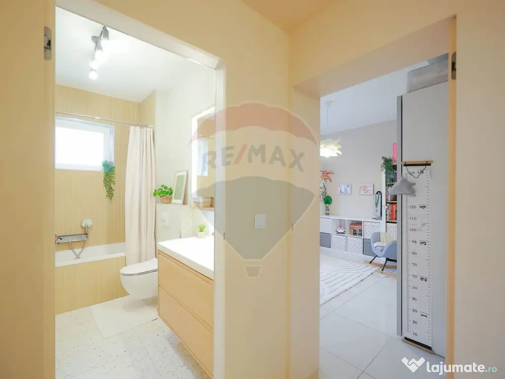 Apartament cu terasă și panoramă de vânzare, zona Hil...