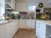 DE VANZARE Reședință Premium cu Piscină și Teren Gen... 