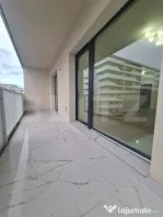 Apartament cu 2 camere, finisaje noi, terasa, parcare