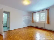 De vânzare: 2 camere, baie cu geam, etaj 2 