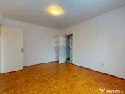 De vânzare: 2 camere, baie cu geam, etaj 2 