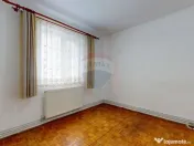 De vânzare: 2 camere, baie cu geam, etaj 2 