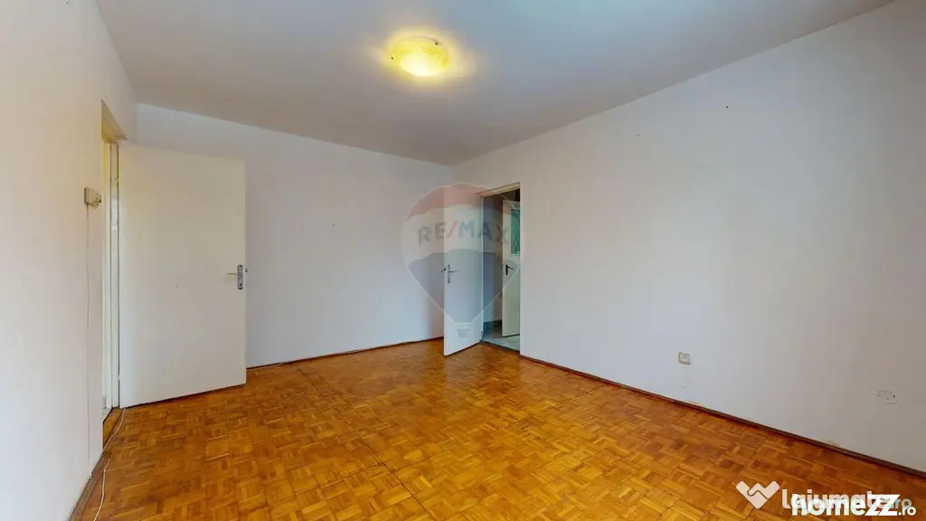 De vânzare: 2 camere, baie cu geam, etaj 2