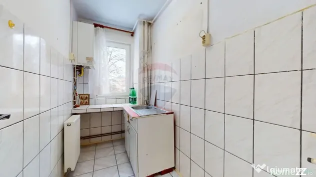 De vânzare: 2 camere, baie cu geam, etaj 2