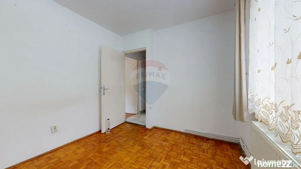 De vânzare: 2 camere, baie cu geam, etaj 2