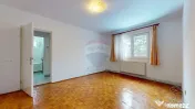 De vânzare: 2 camere, baie cu geam, etaj 2 
