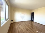 Casă / Vilă cu 8 camere de vânzare în zonă centrală... 