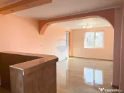 Casă / Vilă cu 8 camere de vânzare în zonă centrală... 