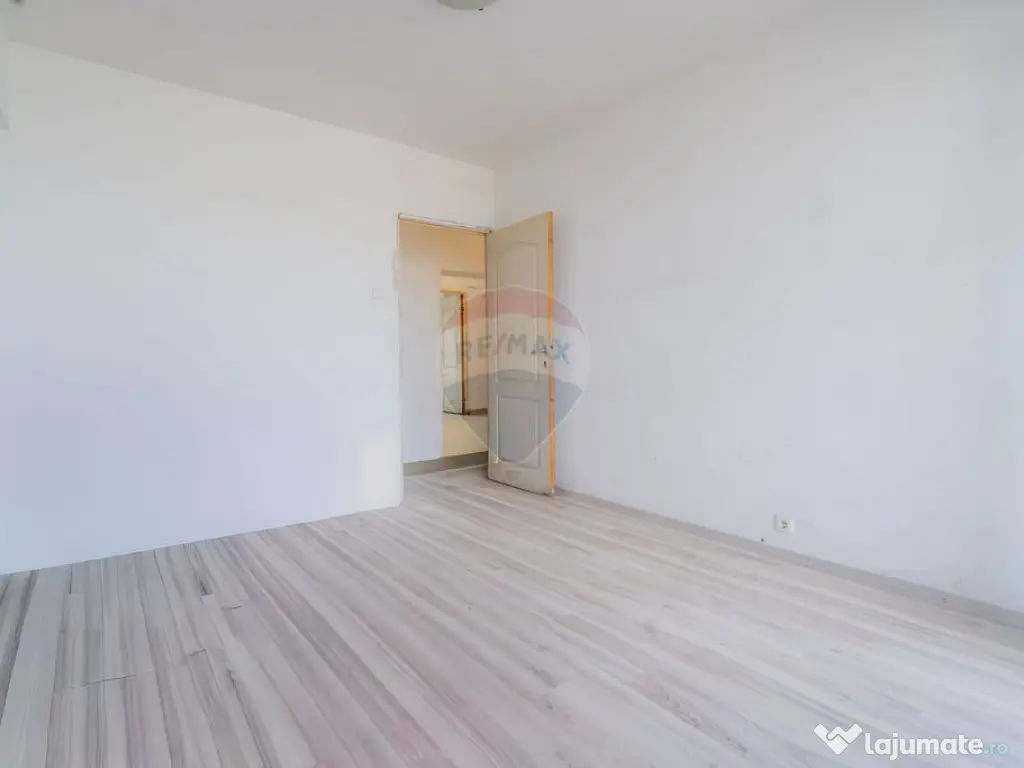 VANZARE 3 CAMERE DECOMANDAT cu VEDERE PANORAMICĂ LAC | E...