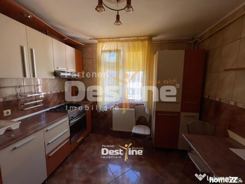 Chirie apartament 4 camere 88 mp mobilat și utilat - Centru
