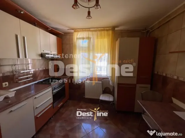 Chirie apartament 4 camere 88 mp mobilat și utilat - Centru