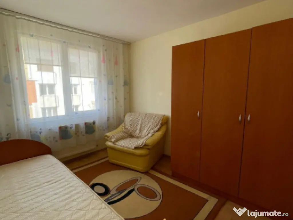 Chirie apartament 4 camere 88 mp mobilat și utilat - Centru