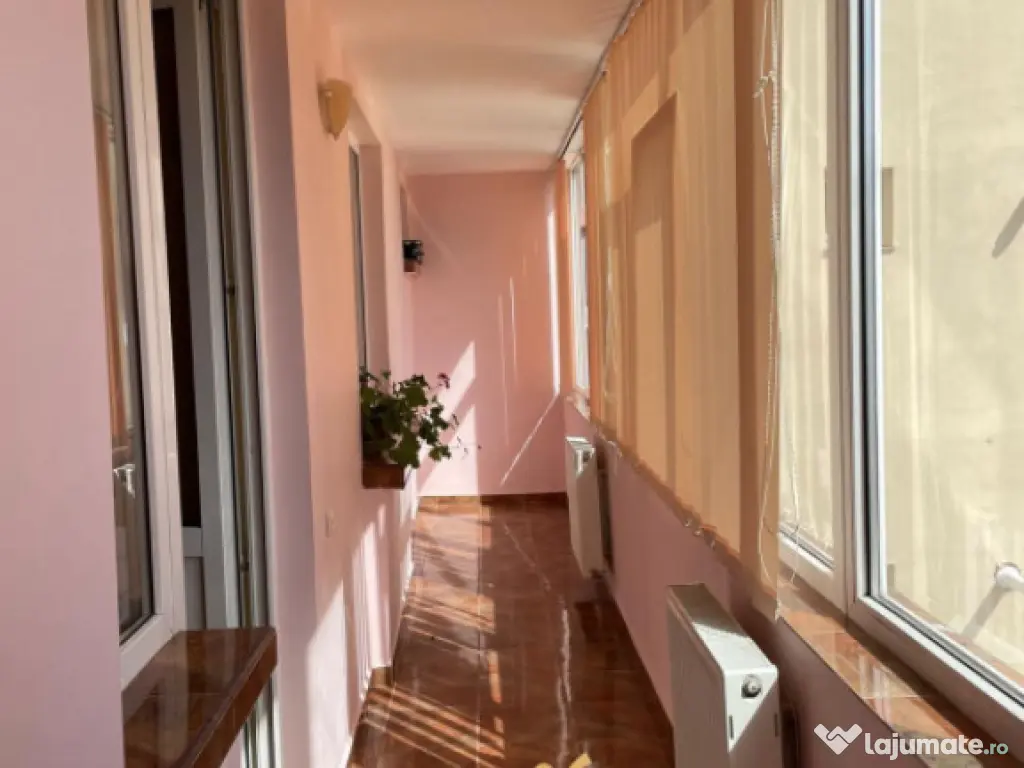 Chirie apartament 4 camere 88 mp mobilat și utilat - Centru